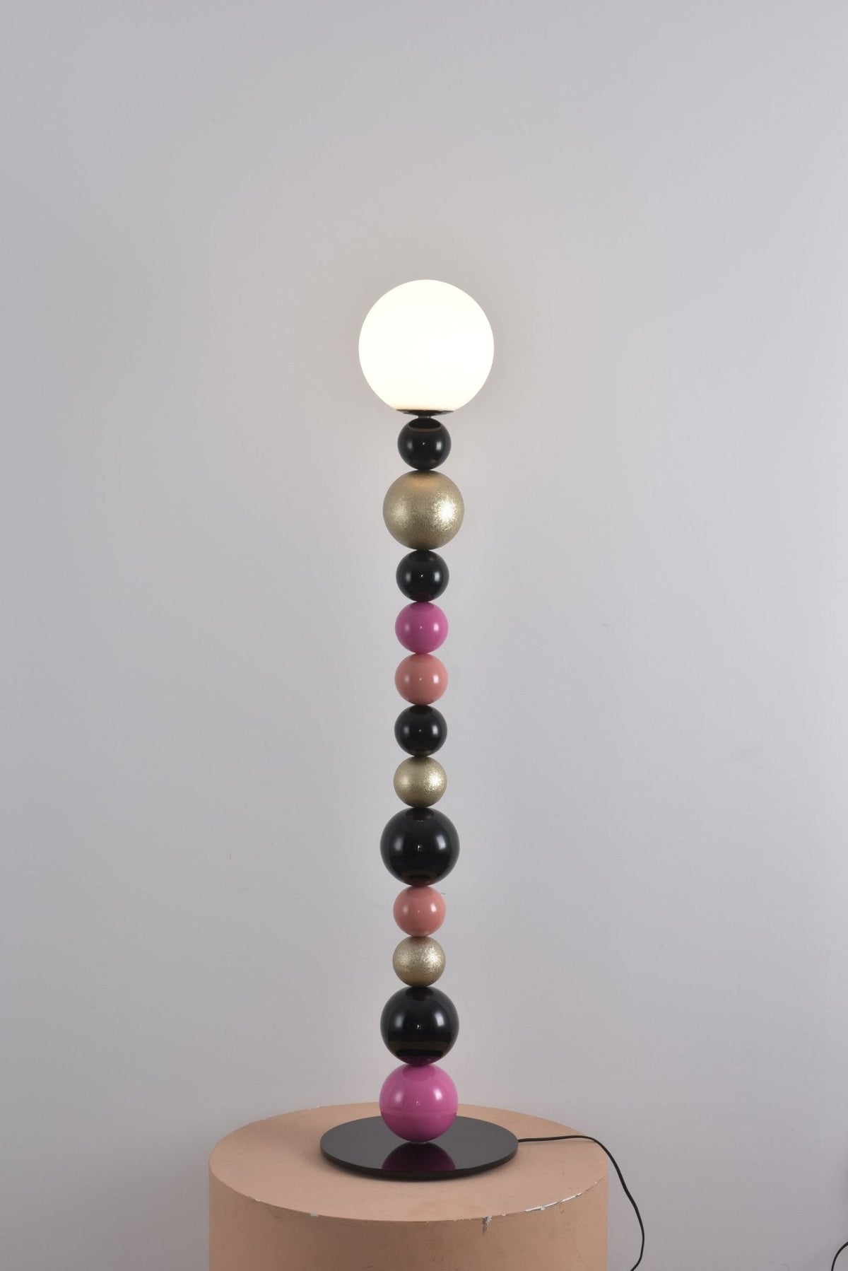 Kaleido gulvlampe med runde stablede kugler