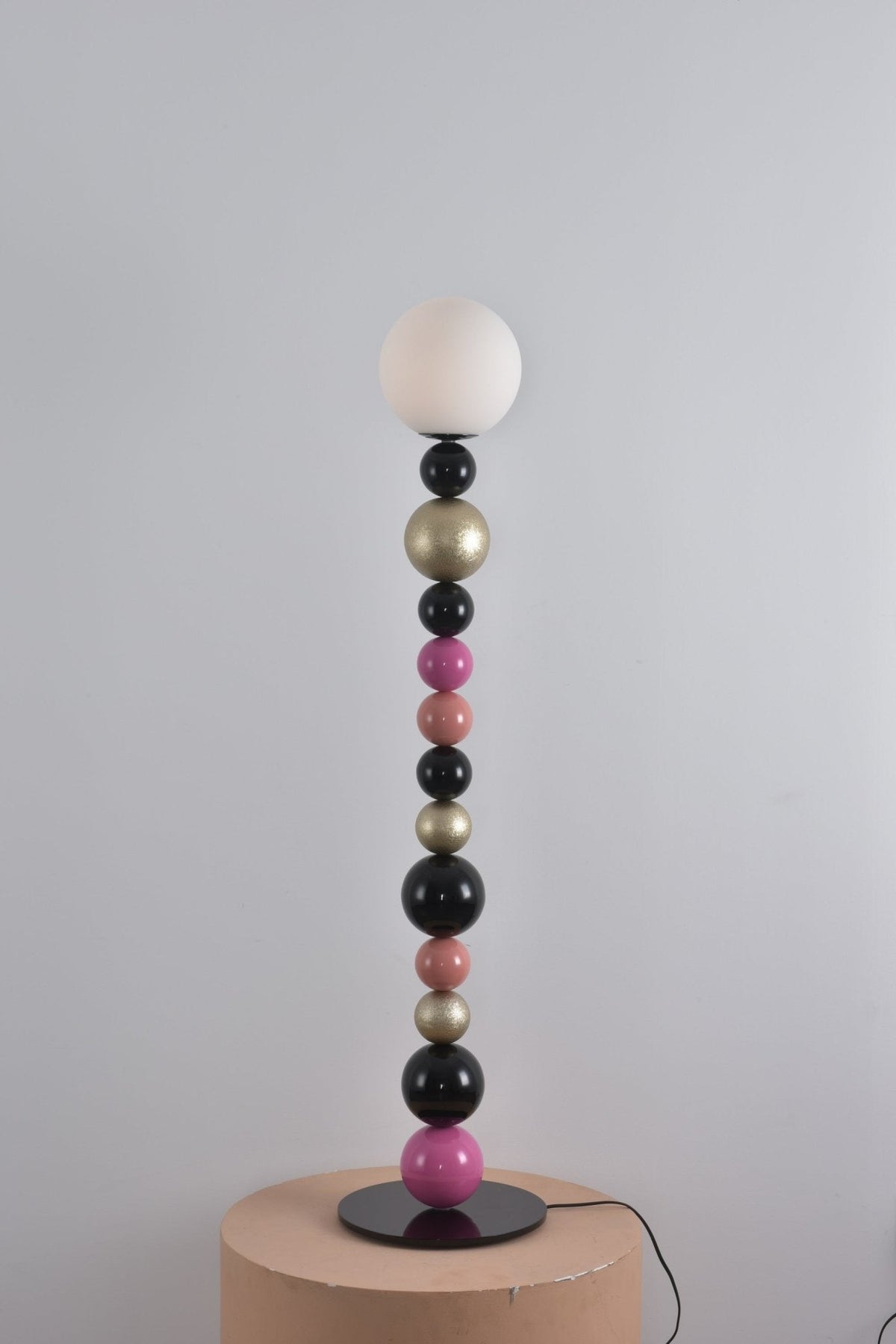 Kaleido gulvlampe med runde stablede kugler