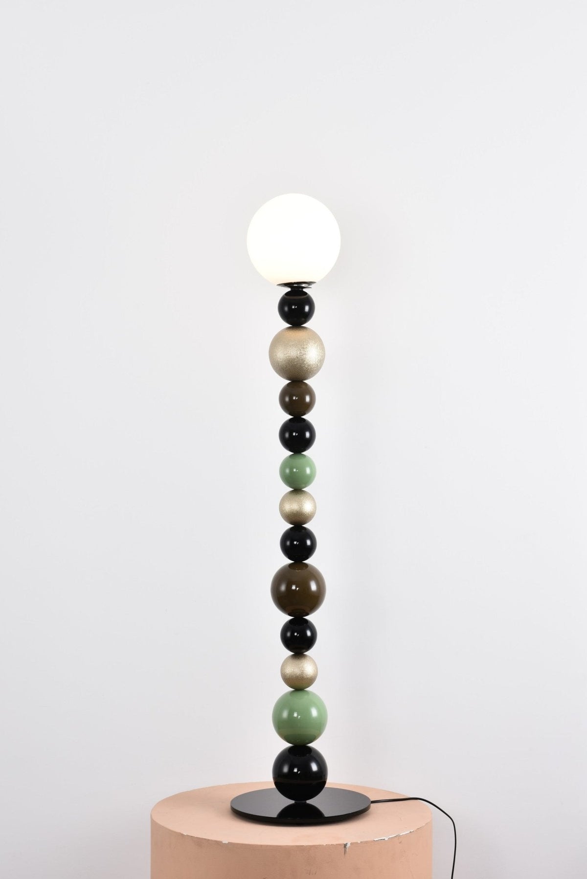 Kaleido gulvlampe med runde stablede kugler