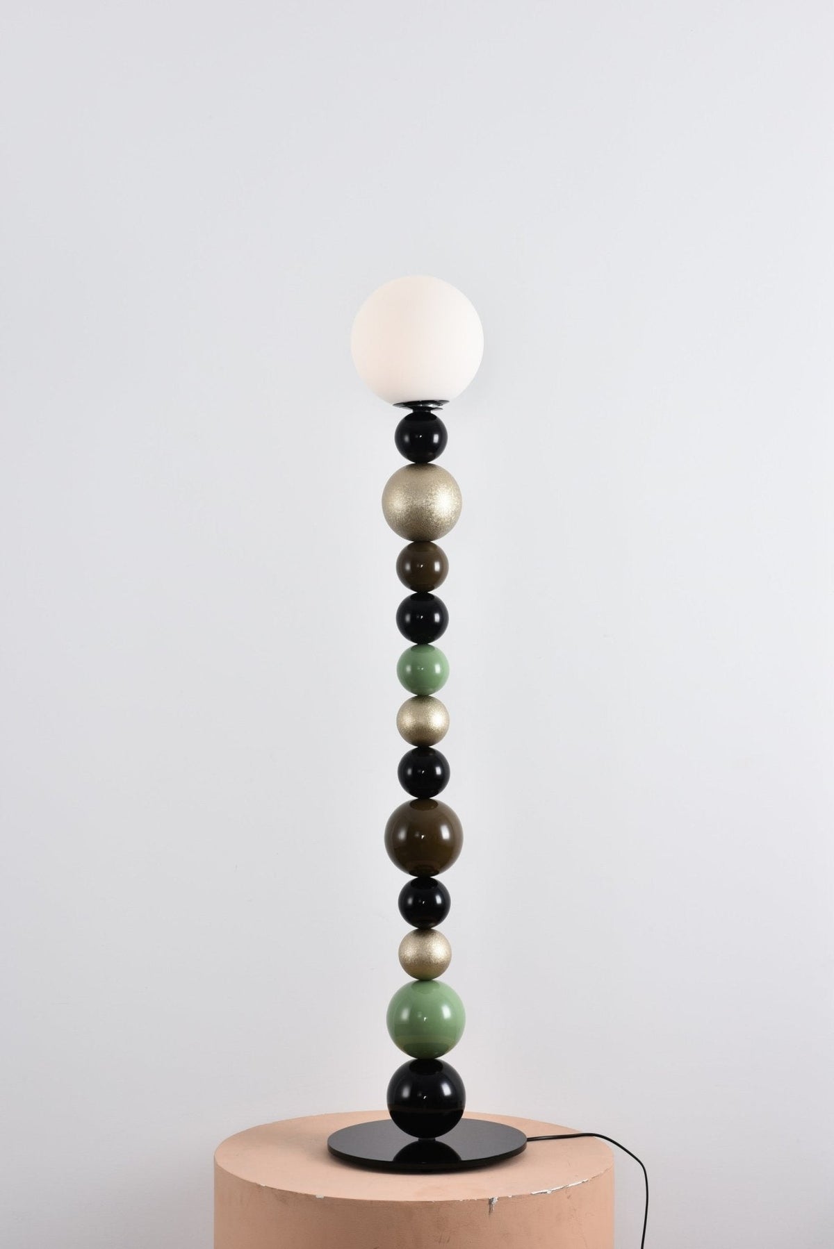 Kaleido gulvlampe med runde stablede kugler