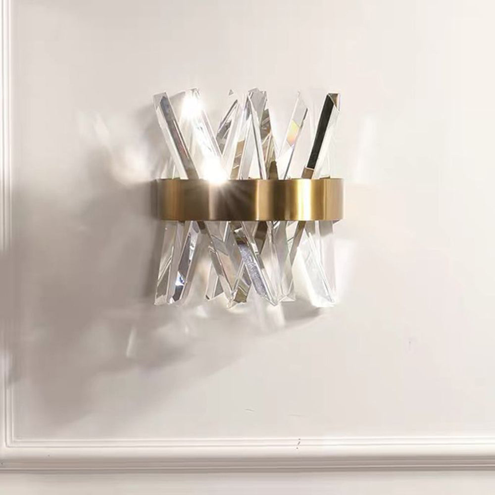 Kristy dekorativ geometrisk vägglampa av kristall/metall, guld