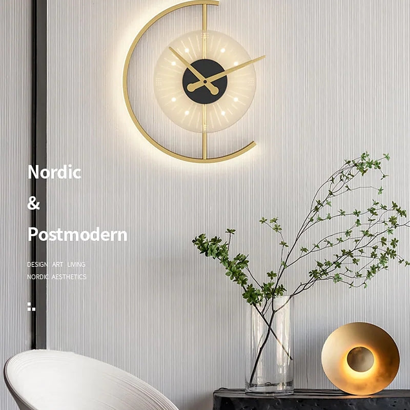 Arisha nútímalegt veggljós úr málmi með klukku og LED-ljósi, svart/gull