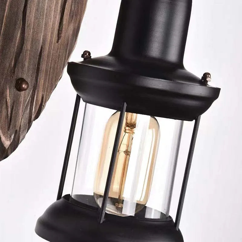 Austin vintage vägglampa i klassisk industriell lanternform, metall