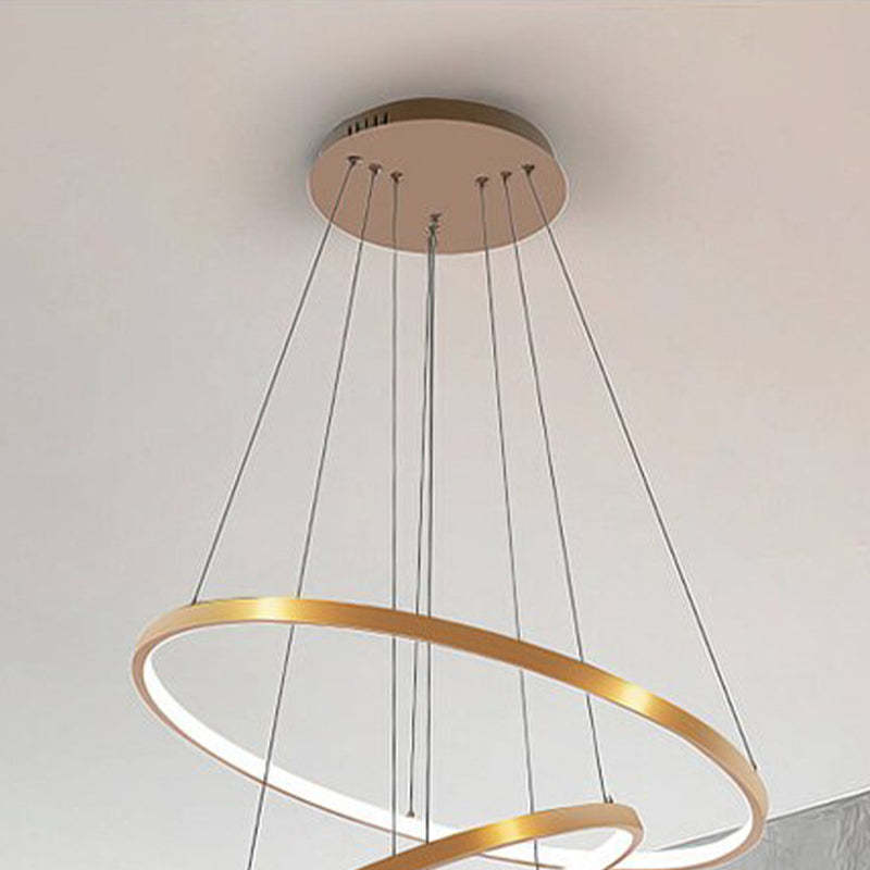 Toriq pendellampa med upplyst innerring, vit/svart/guld