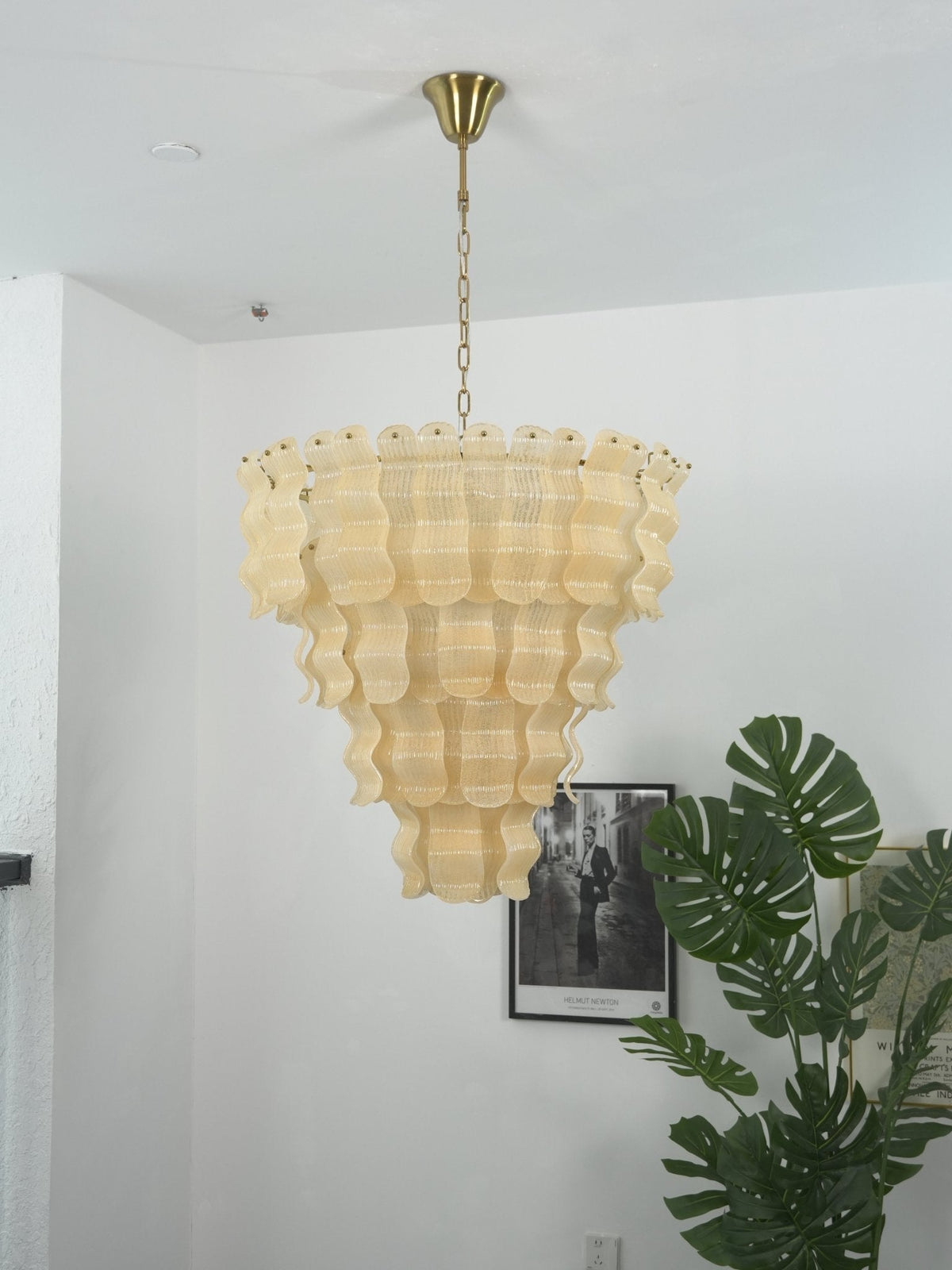 Lustre luxuoso Borzi em vidro amarelo com folhas
