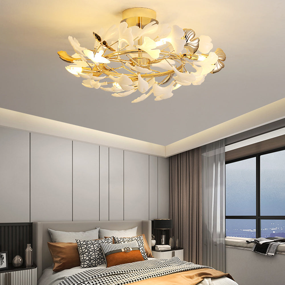 Olivia elegant taklampa med bladmotiv i keramik/metall, guld