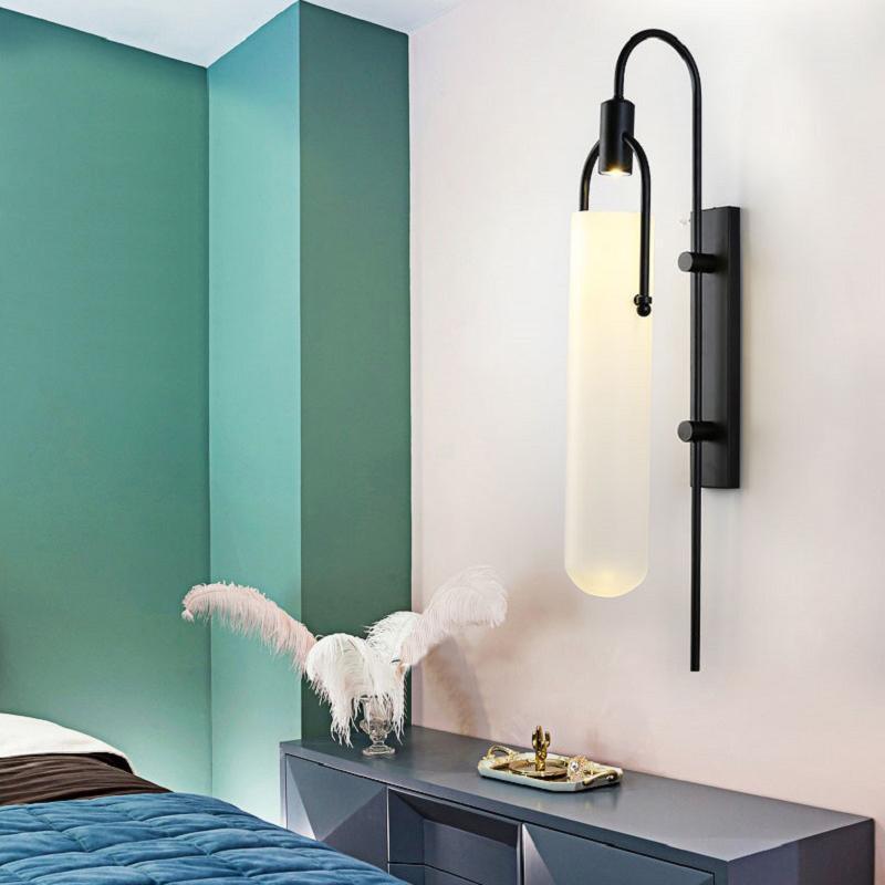 Liororaya væglampe med buet moderne glas