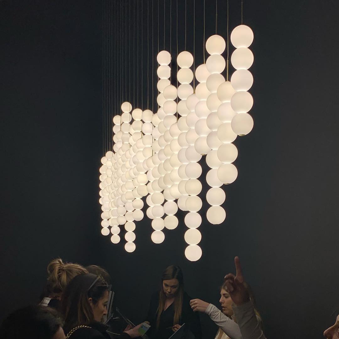 Fray kunstnerisk pendellampe i plast