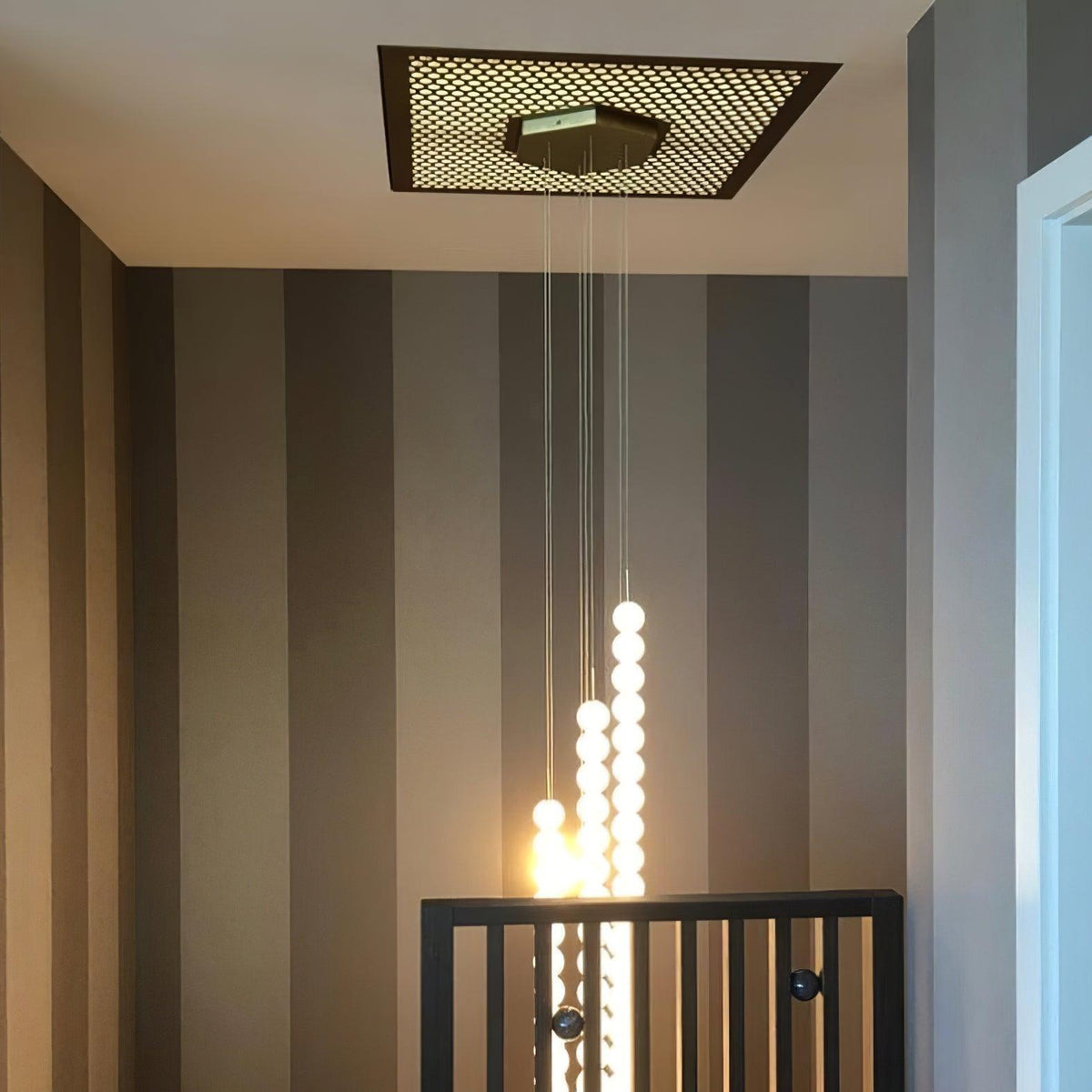 Fray kunstnerisk pendellampe i plast