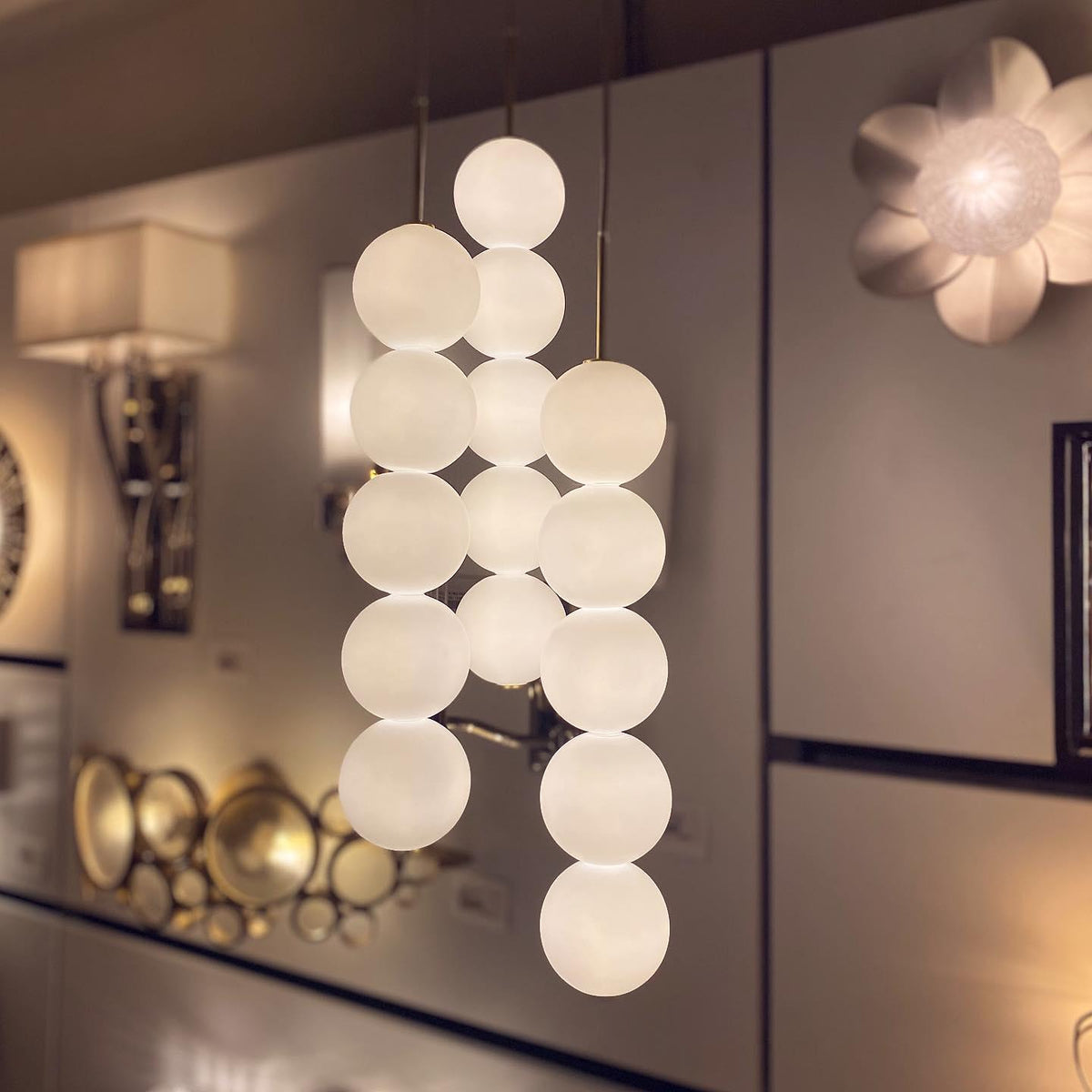 Fray kunstnerisk pendellampe i plast