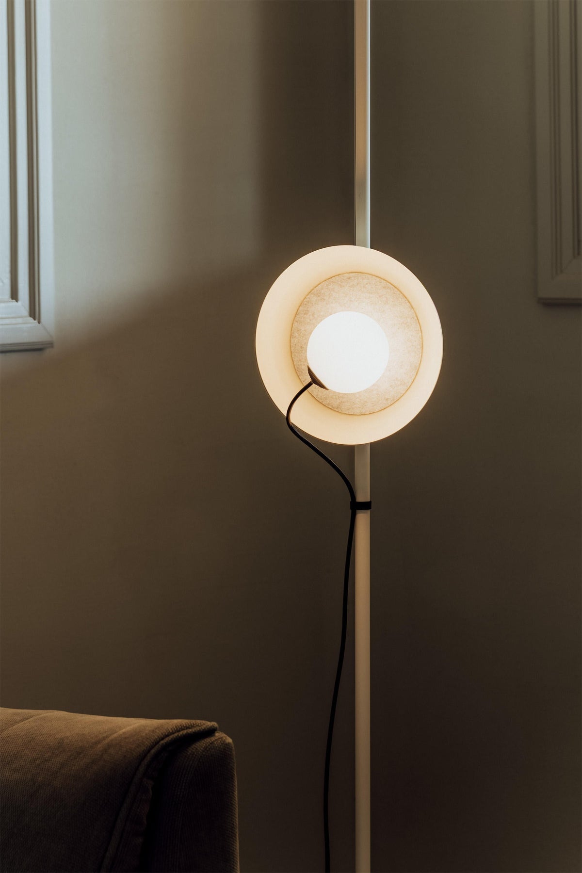 Akustisk gulvlampe