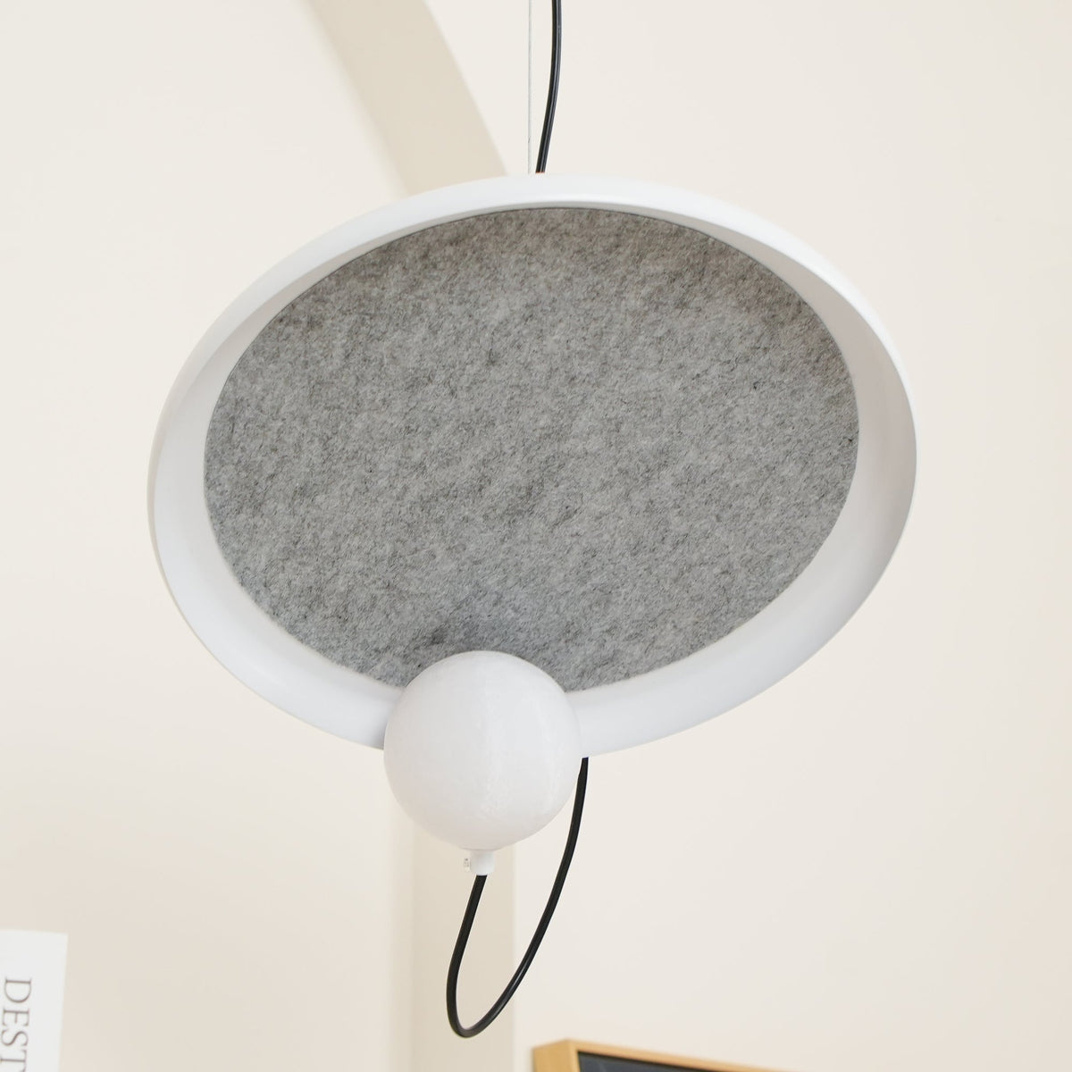Acoustic hengilampi
