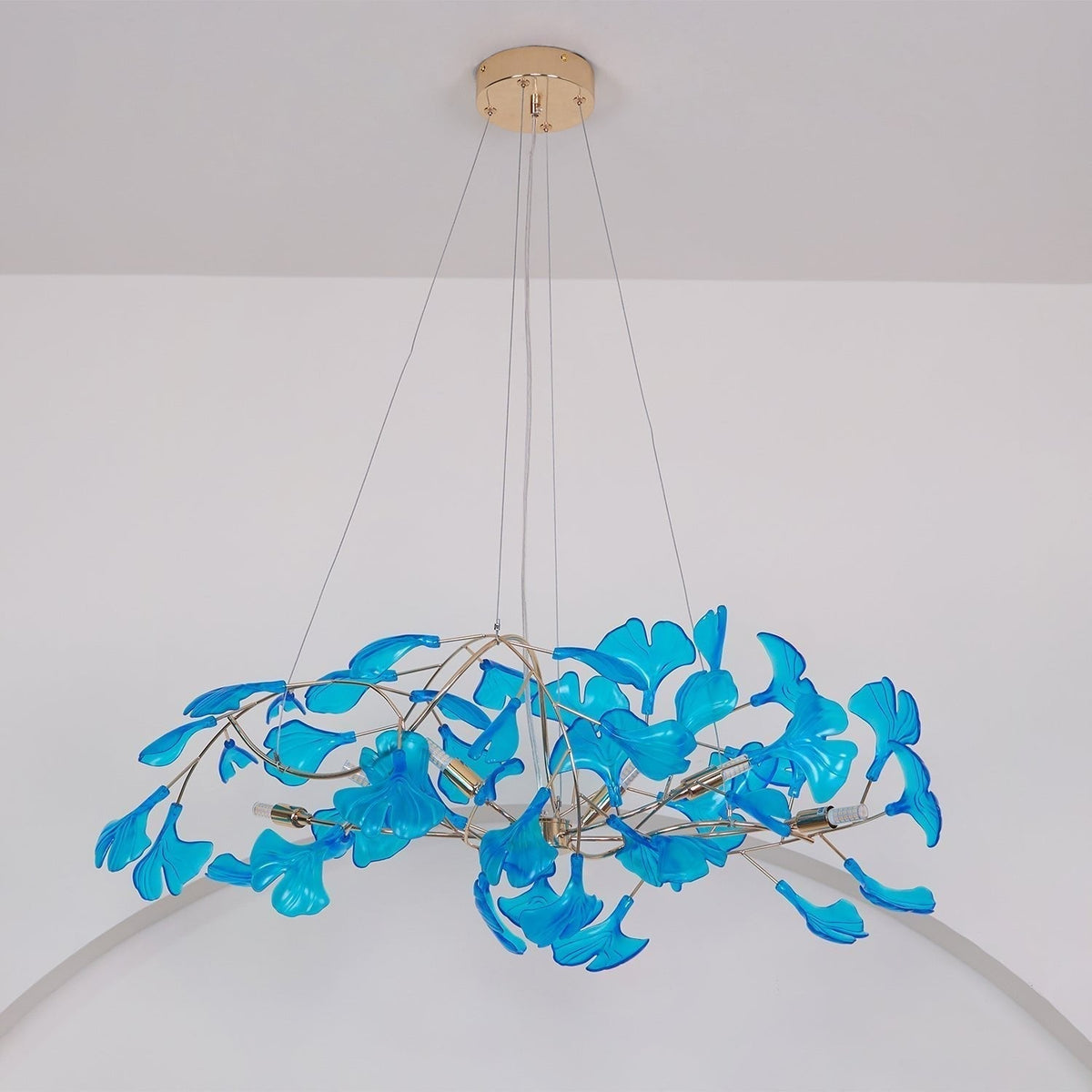 Ava-lysekroner med ginkgo-blade