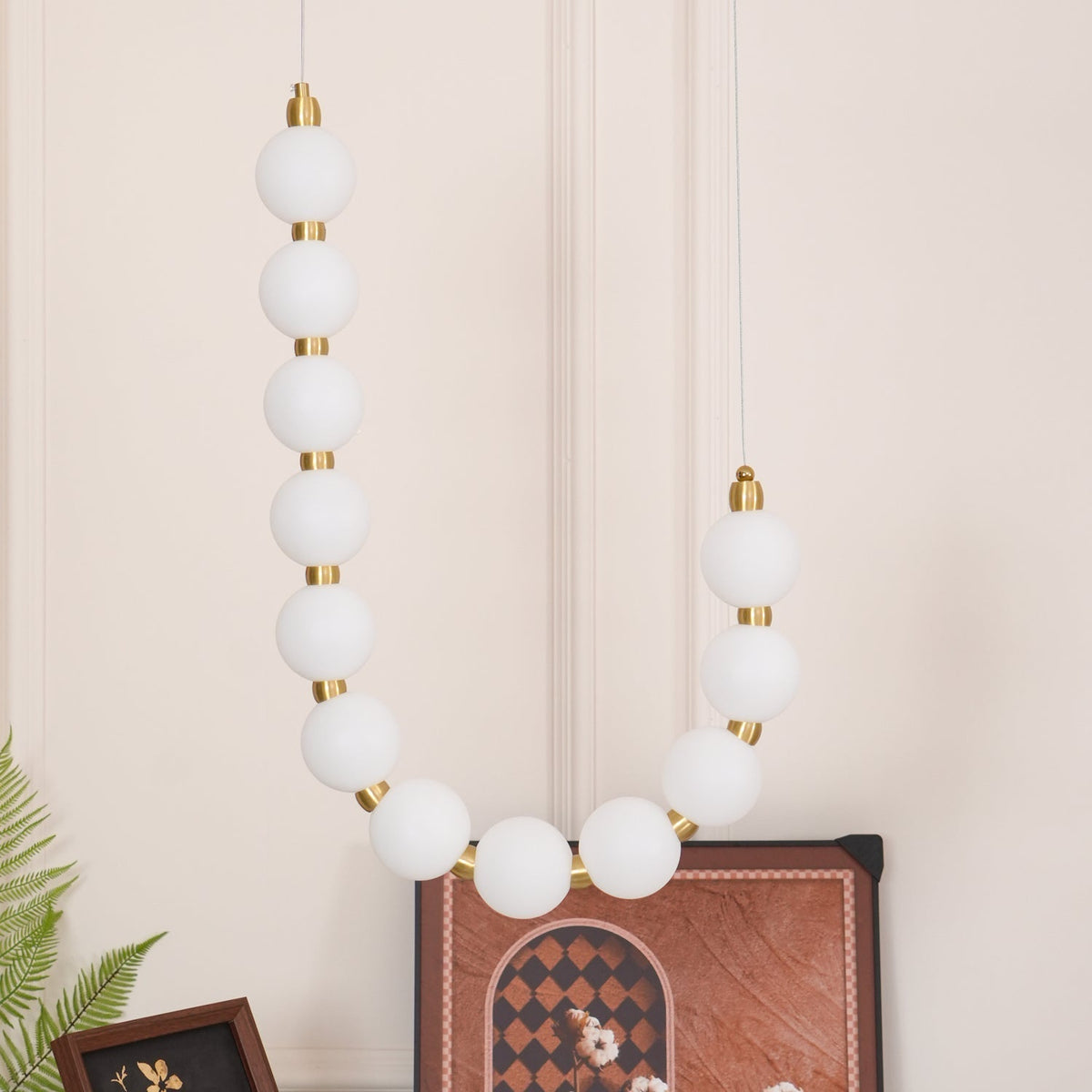 Modern minimalistisk akrylkrona med ädelstensdesign