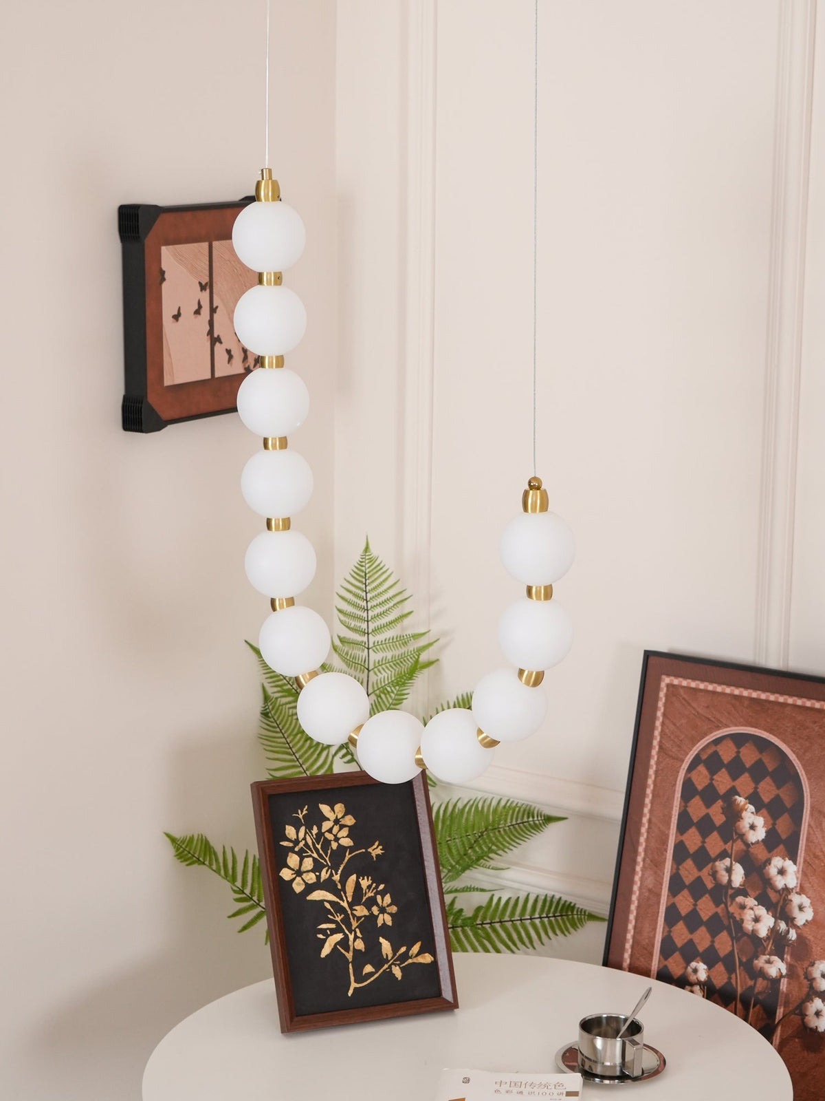 Modern minimalistisk akrylkrona med ädelstensdesign