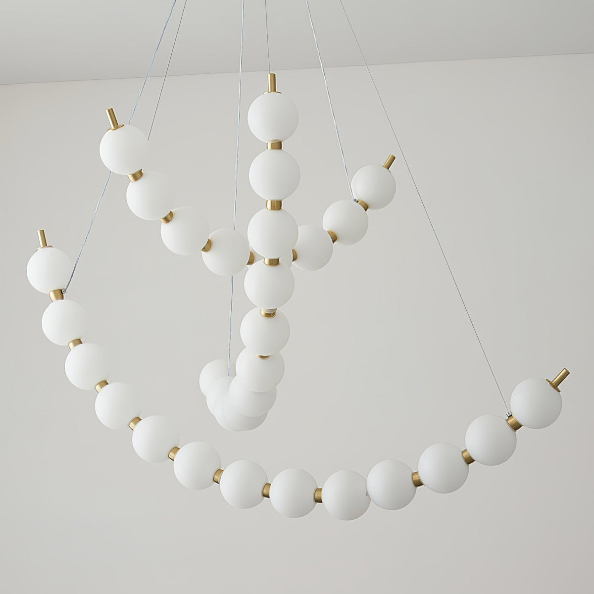 Hevrin Elegance-kronelysekrone med kunstneriske perler i plast