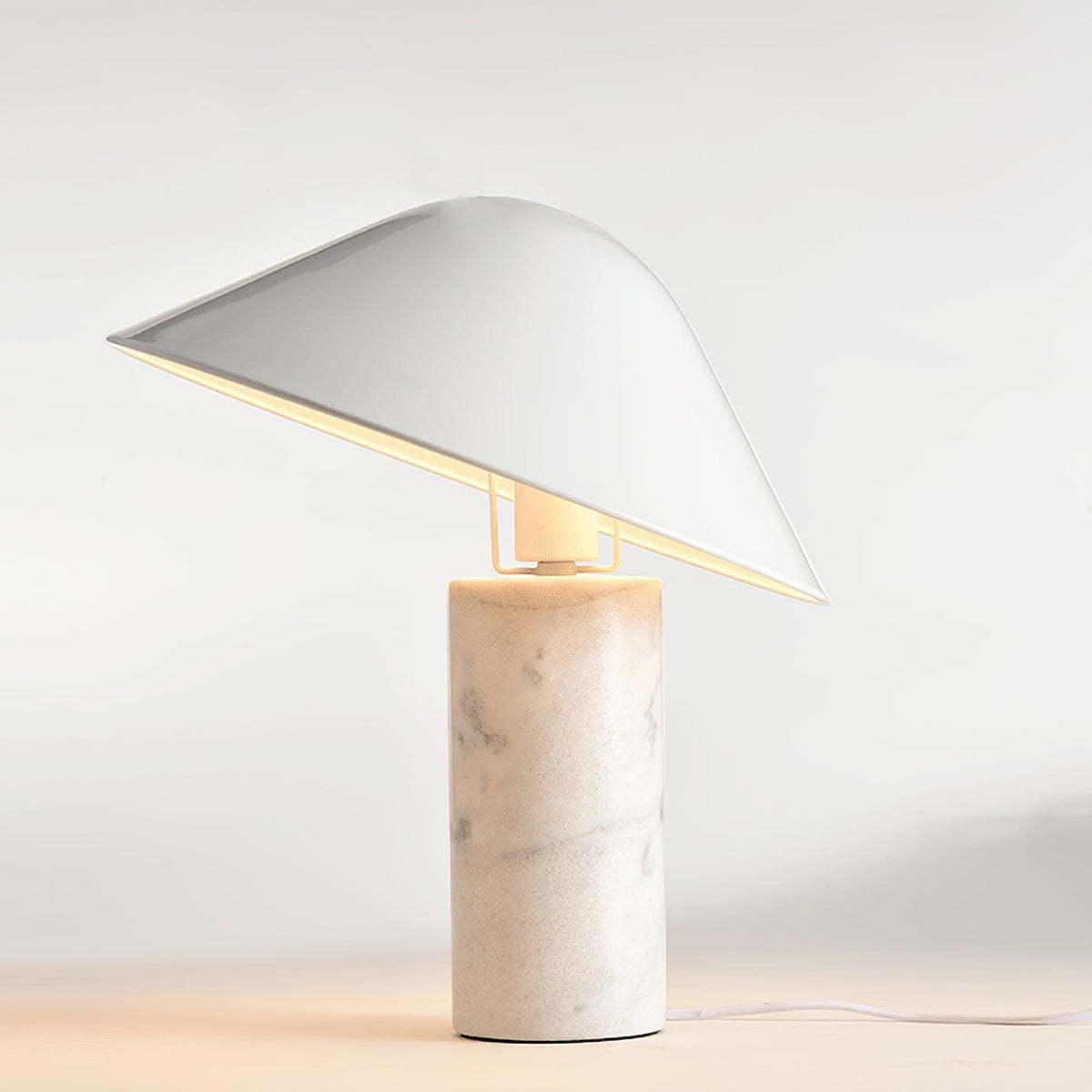 Minimalistisk marmorbordlampe Elyrian