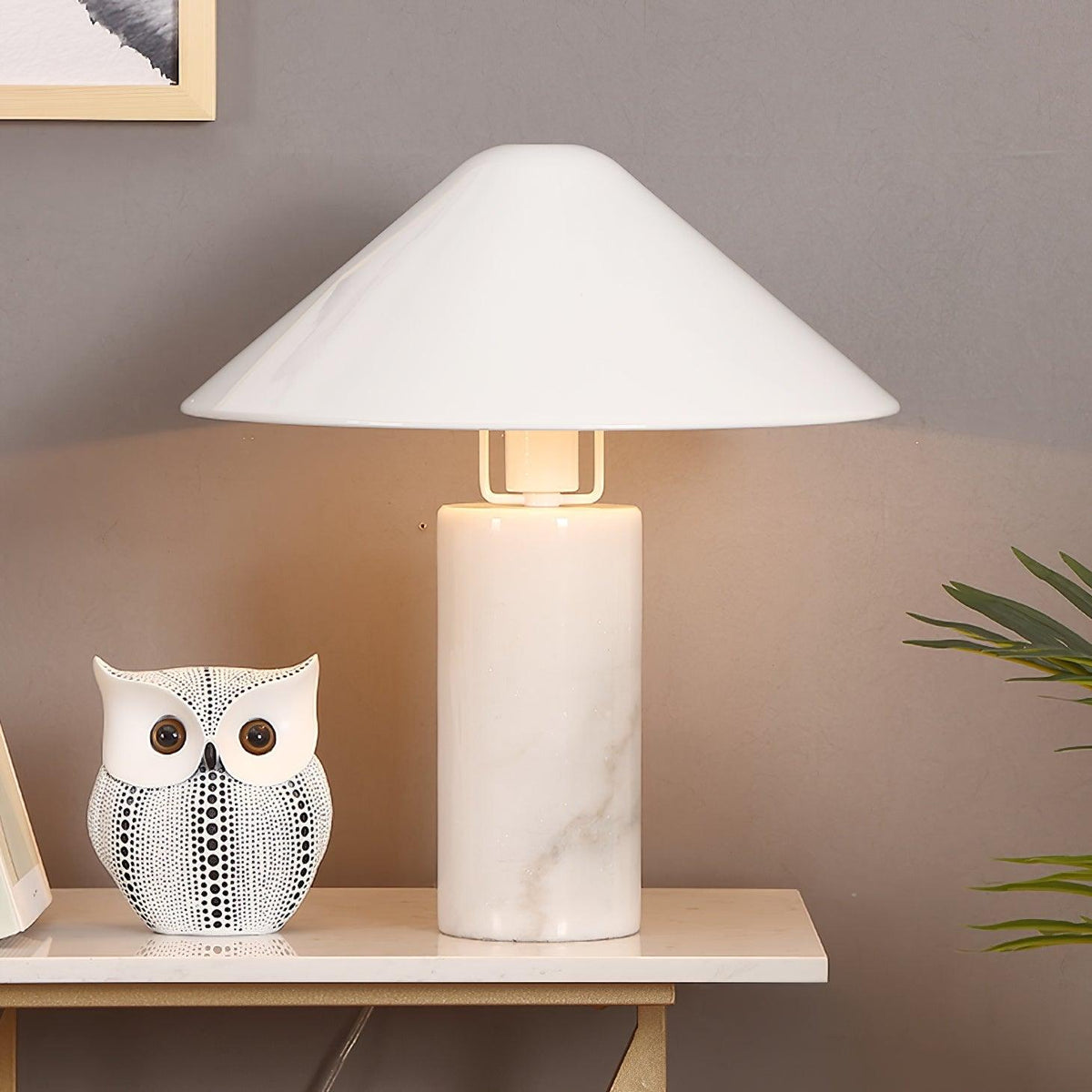 Minimalistisk marmorbordlampe Elyrian