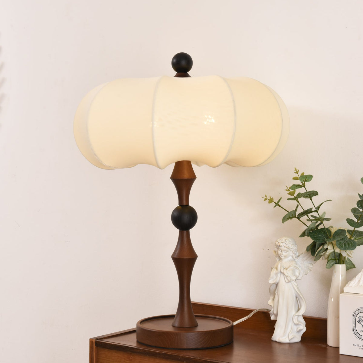 Lumae retrobordlampe i træ og stof