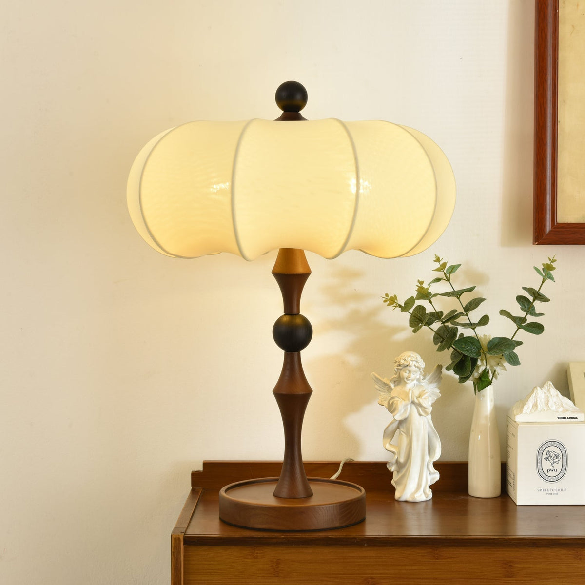 Lumae retrobordlampe i træ og stof