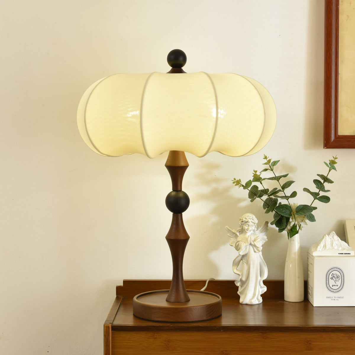 Lumae retrobordlampe i træ og stof