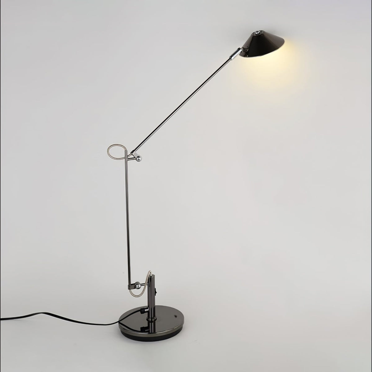 Queden-minimalistinen työpöytävalaisin toimistoon