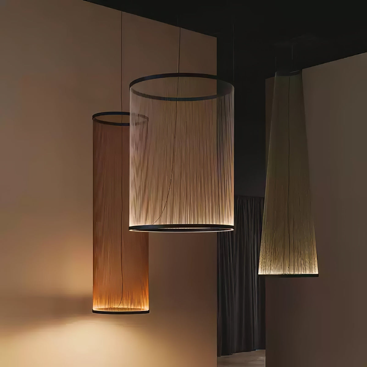Hyn minimalistisk pendellampe i aluminium