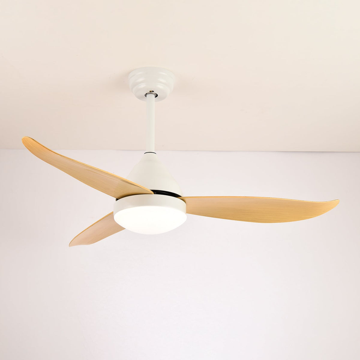 Ventilador de teto Fia em madeira moderna com luz