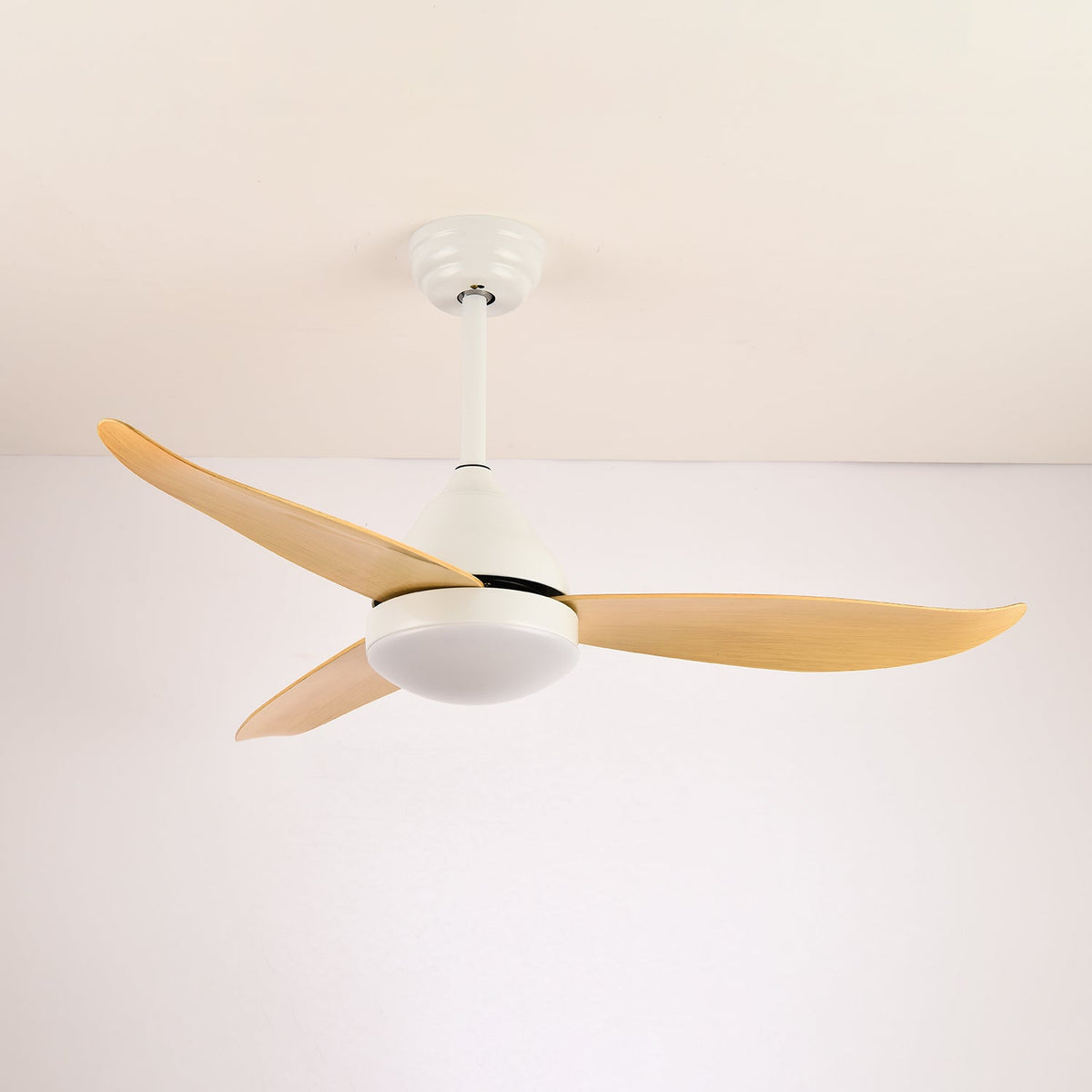 Ventilador de teto Fia em madeira moderna com luz