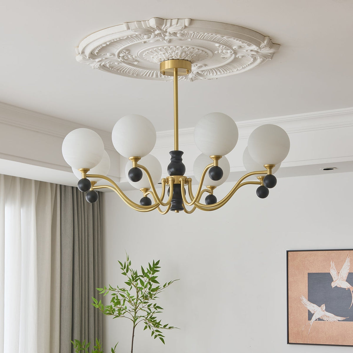 Ershaan elegantti vintage-tyylinen pallomainen messinki- ja puukattokruunu
