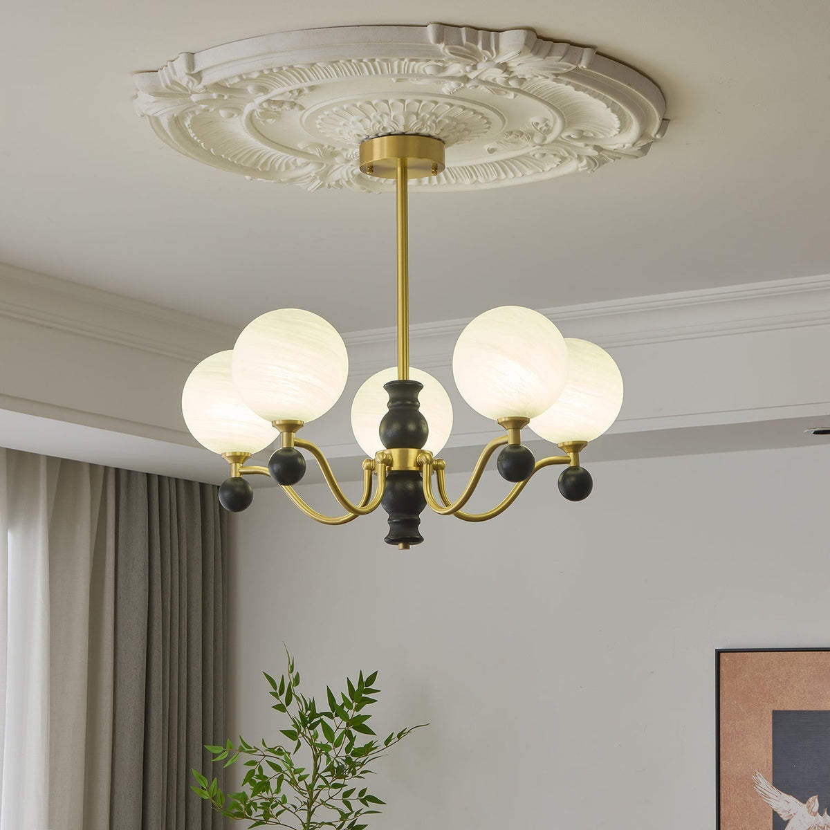 Ershaan elegantti vintage-tyylinen pallomainen messinki- ja puukattokruunu