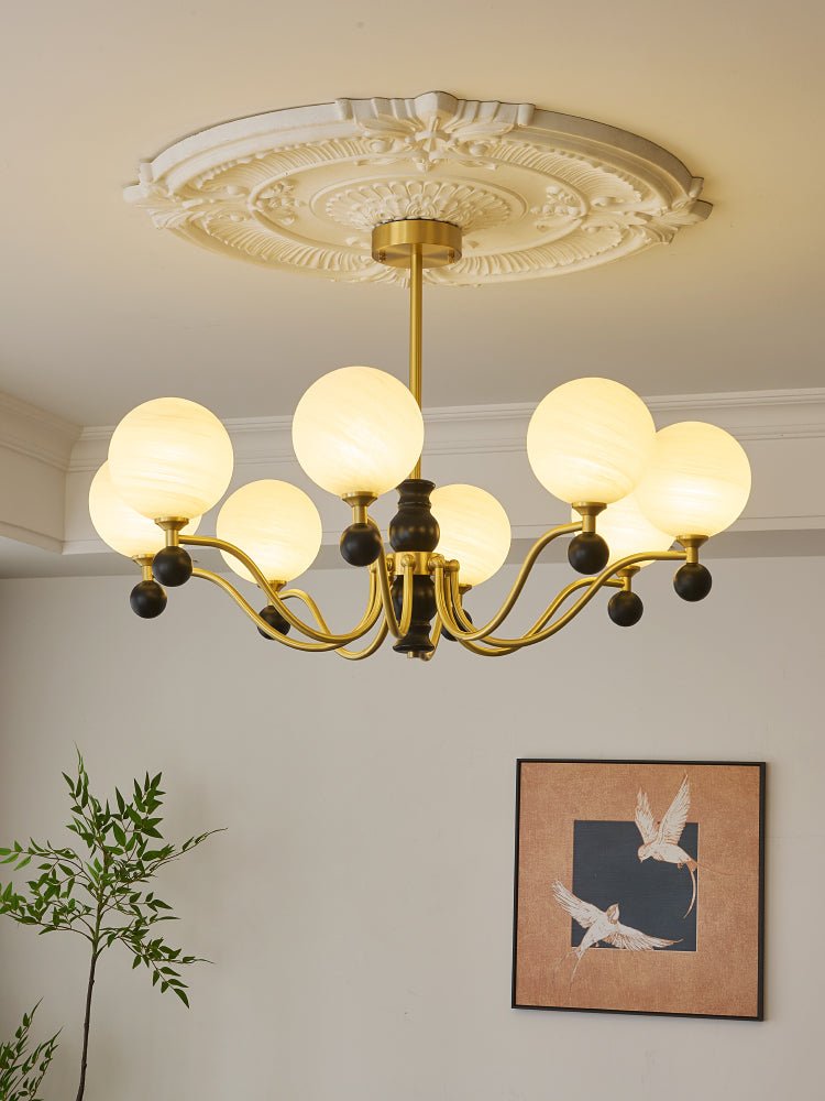 Ershaan elegantti vintage-tyylinen pallomainen messinki- ja puukattokruunu