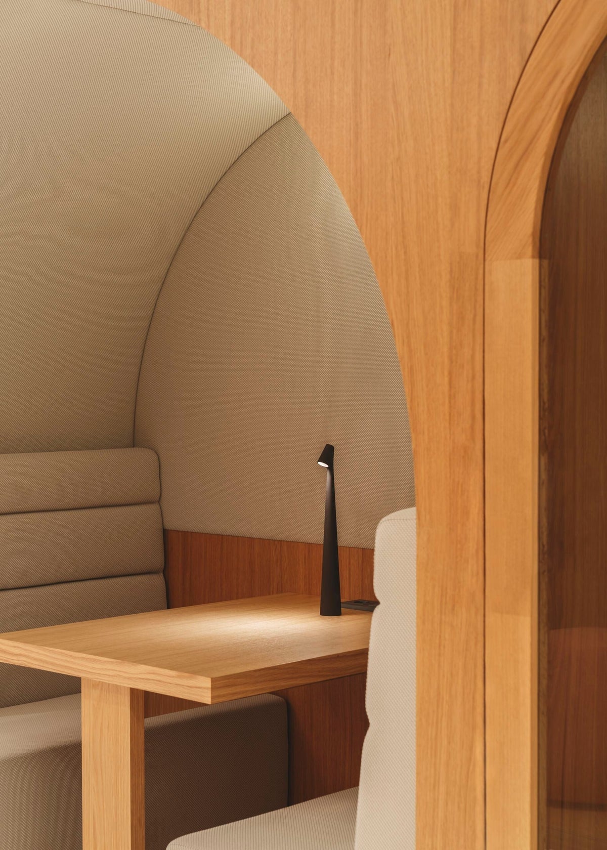 Candeeiro de mesa Nirerora minimalista em acrílico