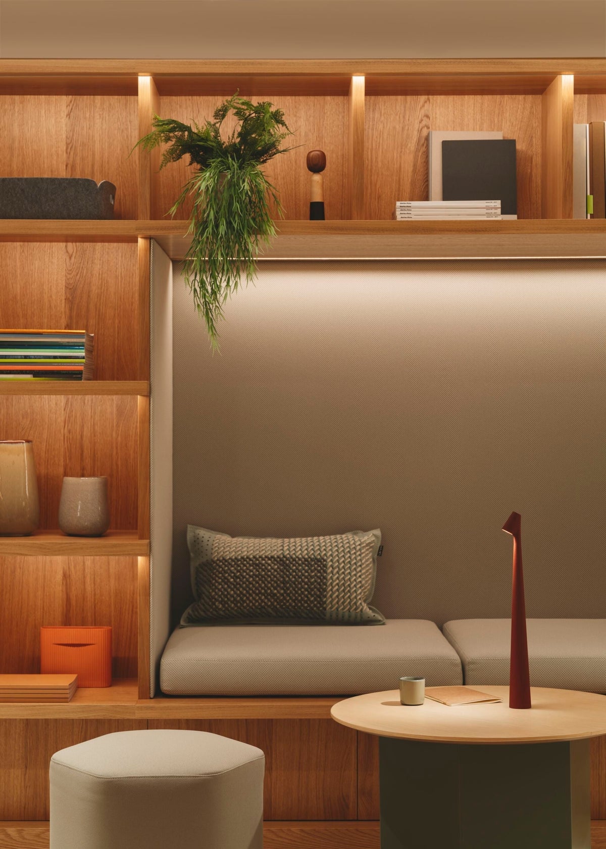 Candeeiro de mesa Nirerora minimalista em acrílico