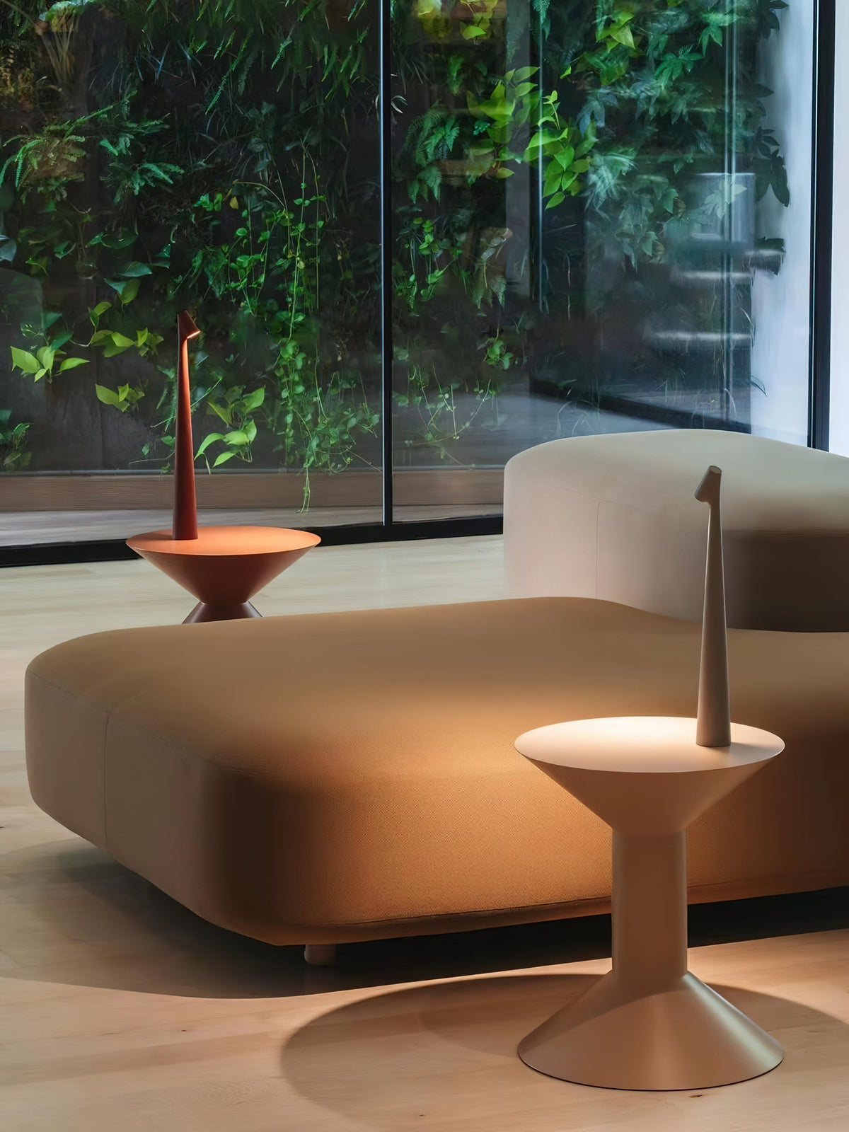 Candeeiro de mesa Nirerora minimalista em acrílico