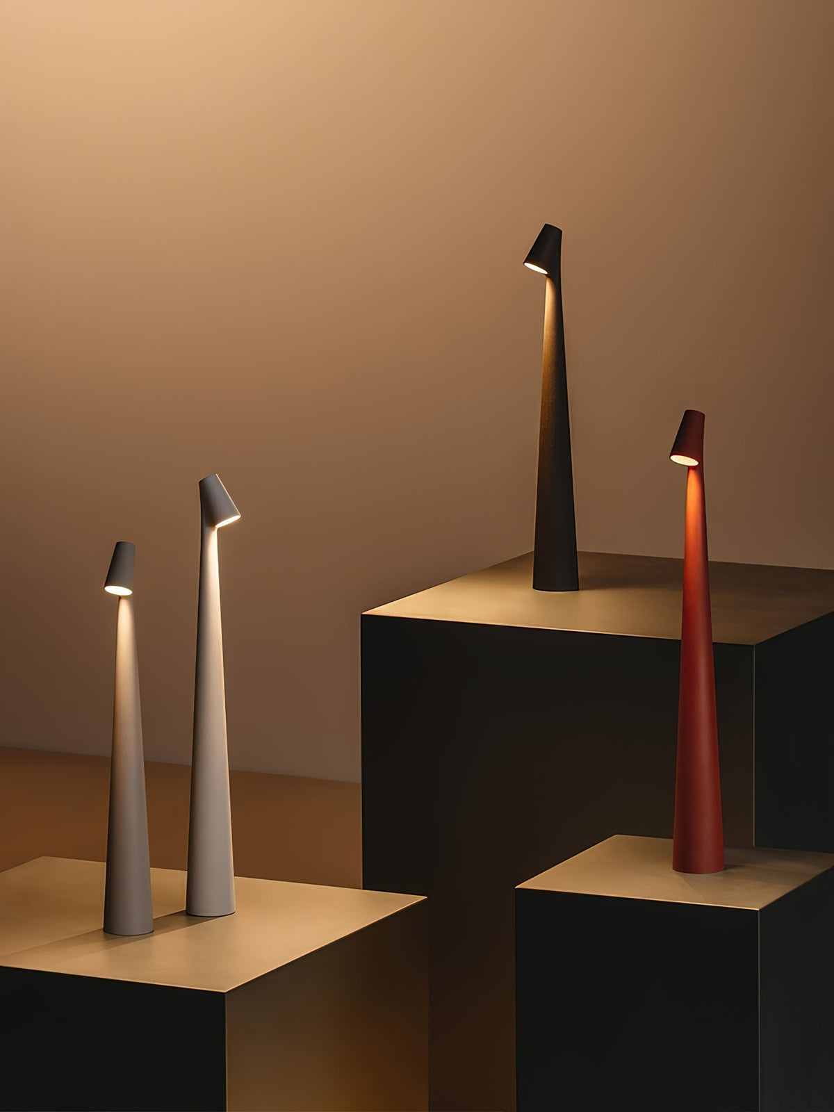 Candeeiro de mesa Nirerora minimalista em acrílico