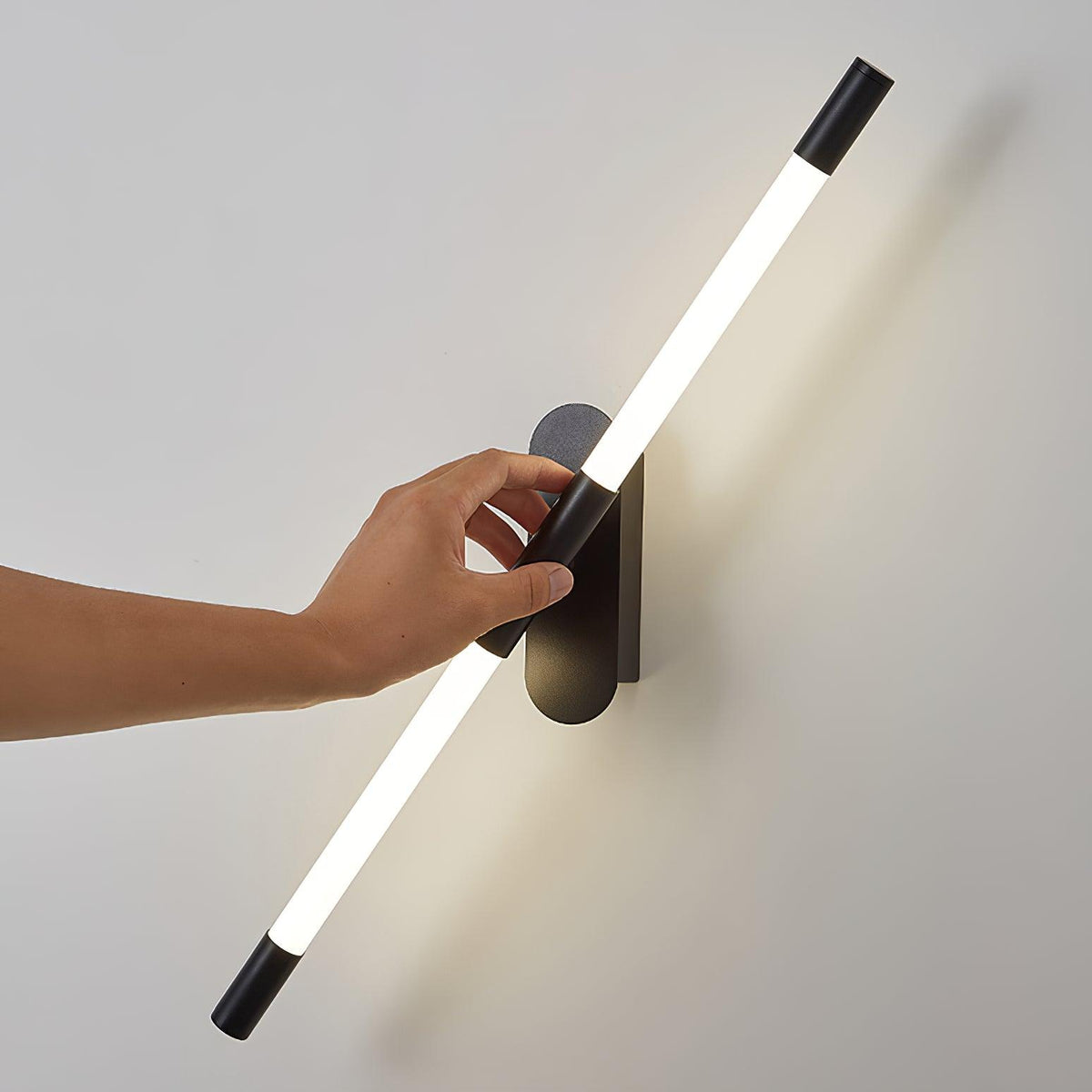Candeeiro de parede Lumiviella com tubos modulares