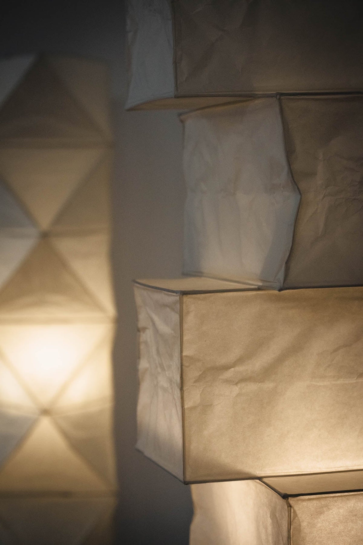 Avara golvlampa i papper