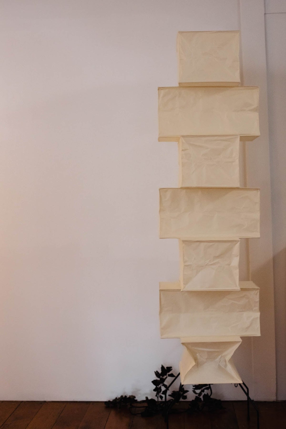Avara golvlampa i papper