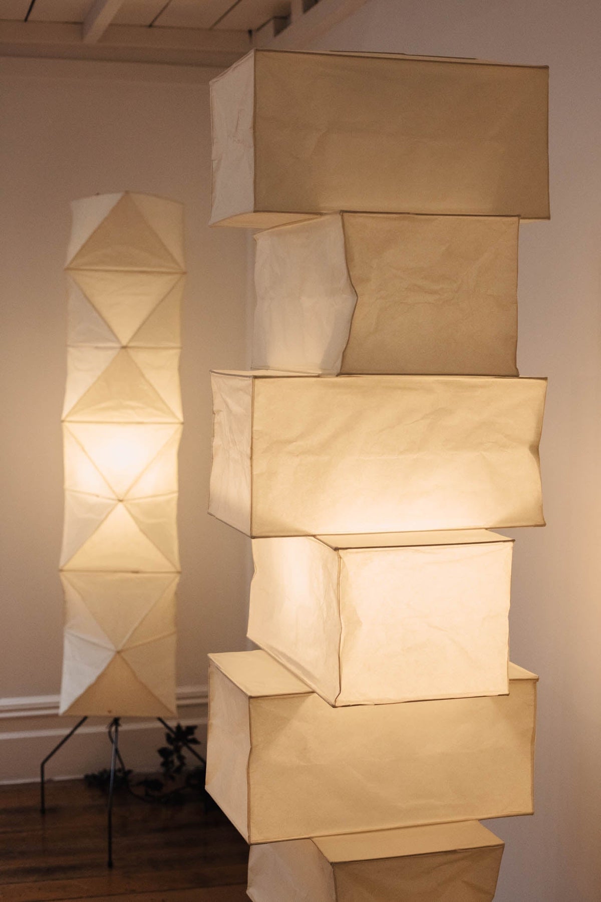 Avara golvlampa i papper
