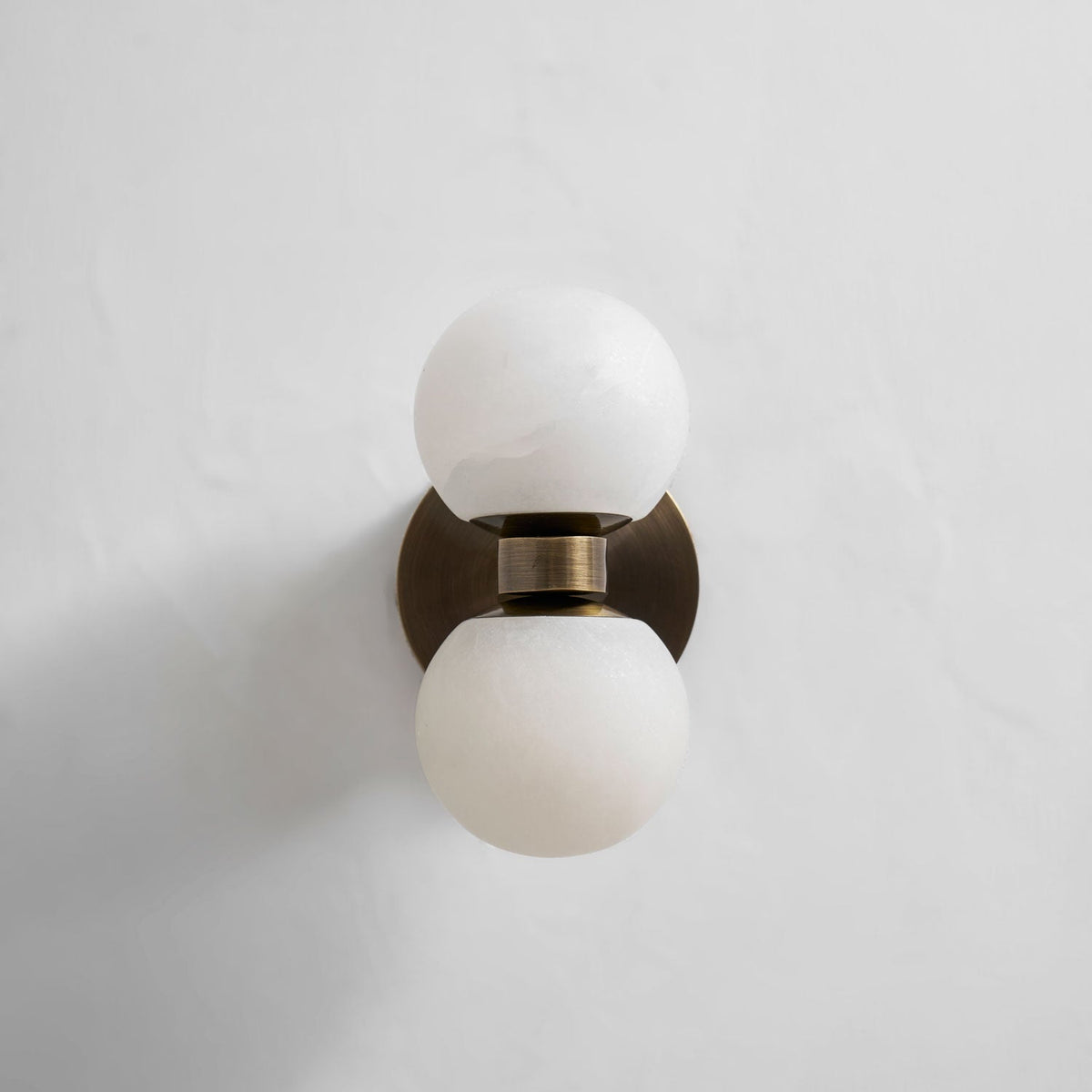 Lumenor Alabaster Celestia vägglampa i klotform