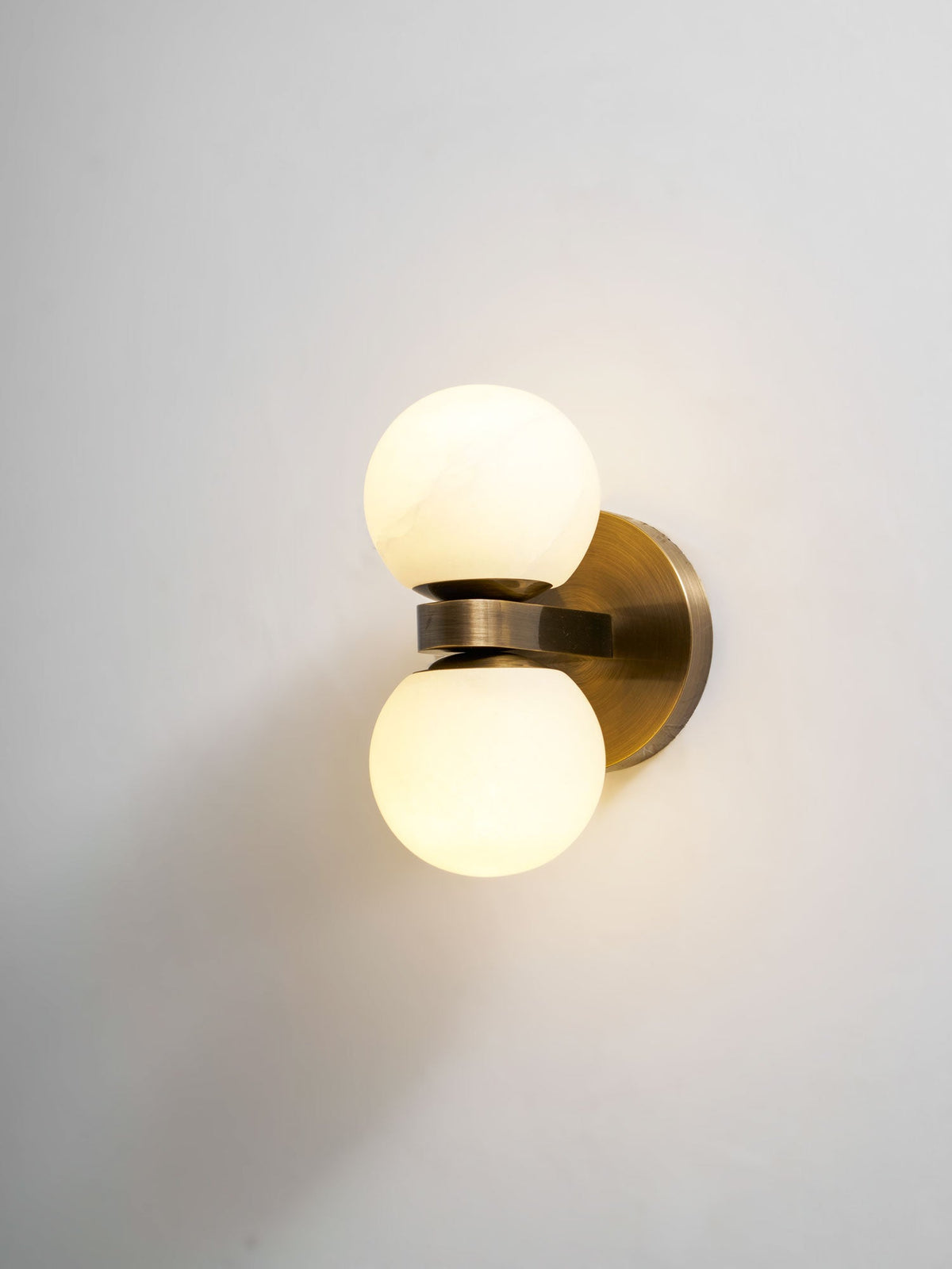 Lumenor Alabaster Celestia vägglampa i klotform