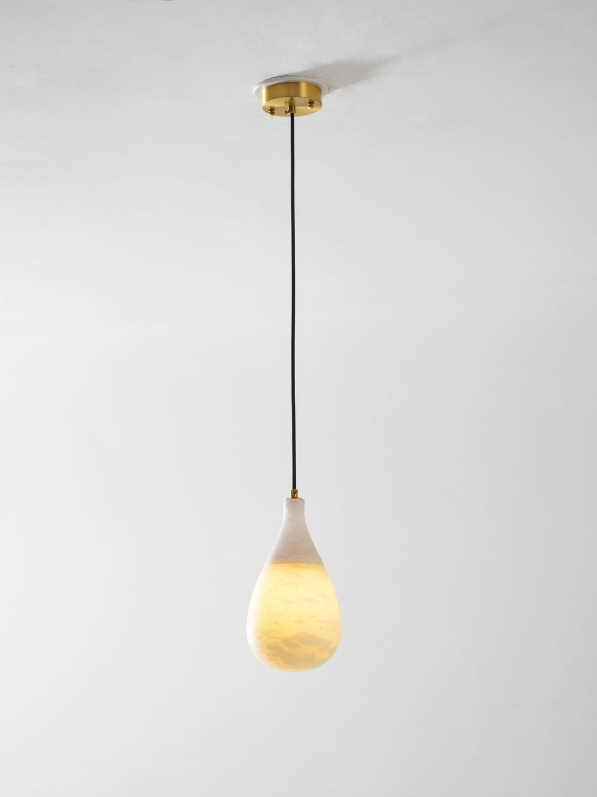 Avenith-alabasterpendellampe med dråbedesign