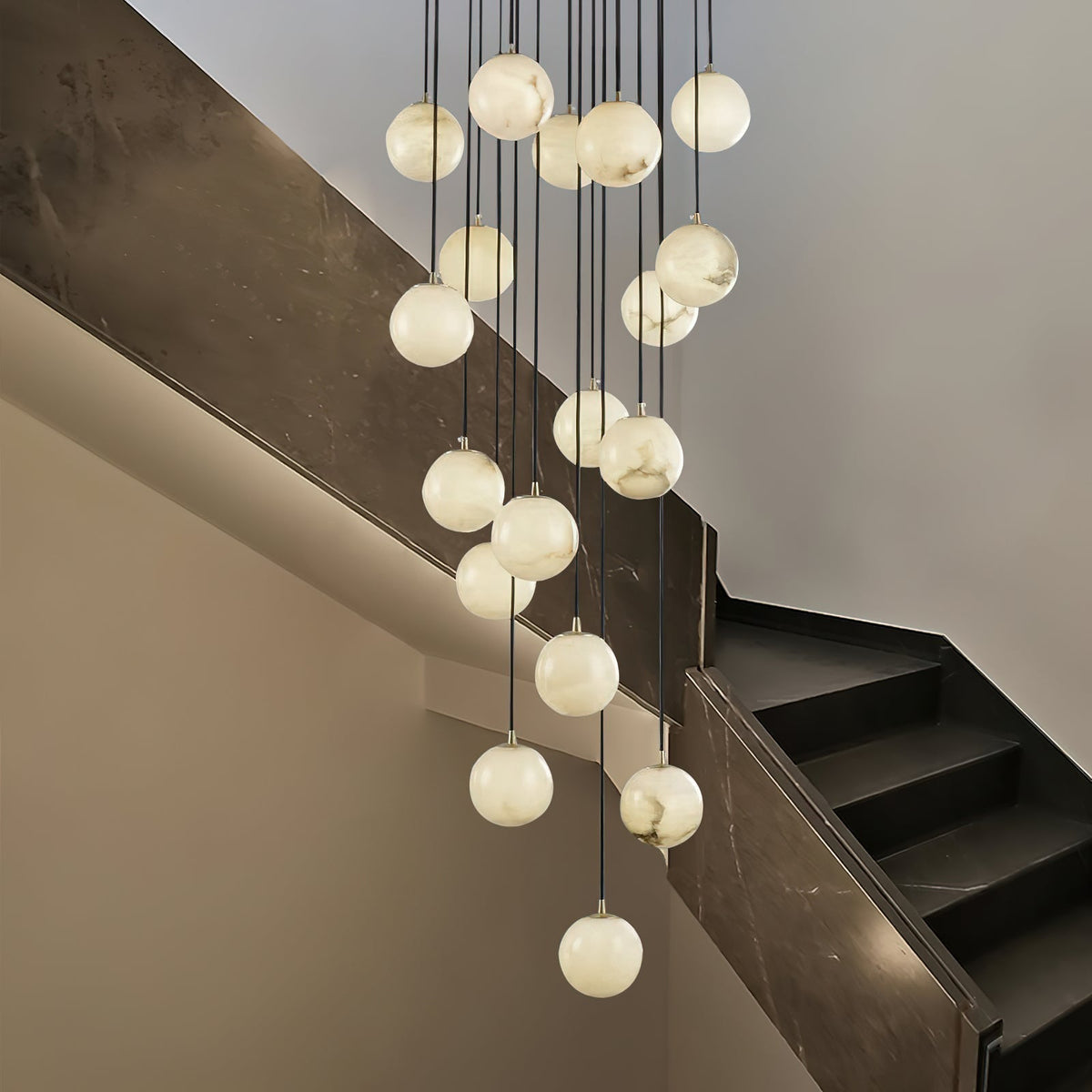 Candelabro moderno de alabastro com várias esferas Belen