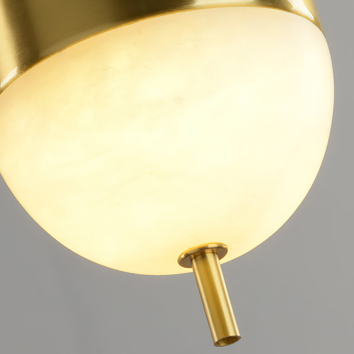 Himinuvye minimalistisk messing-pendellampe i alabaster