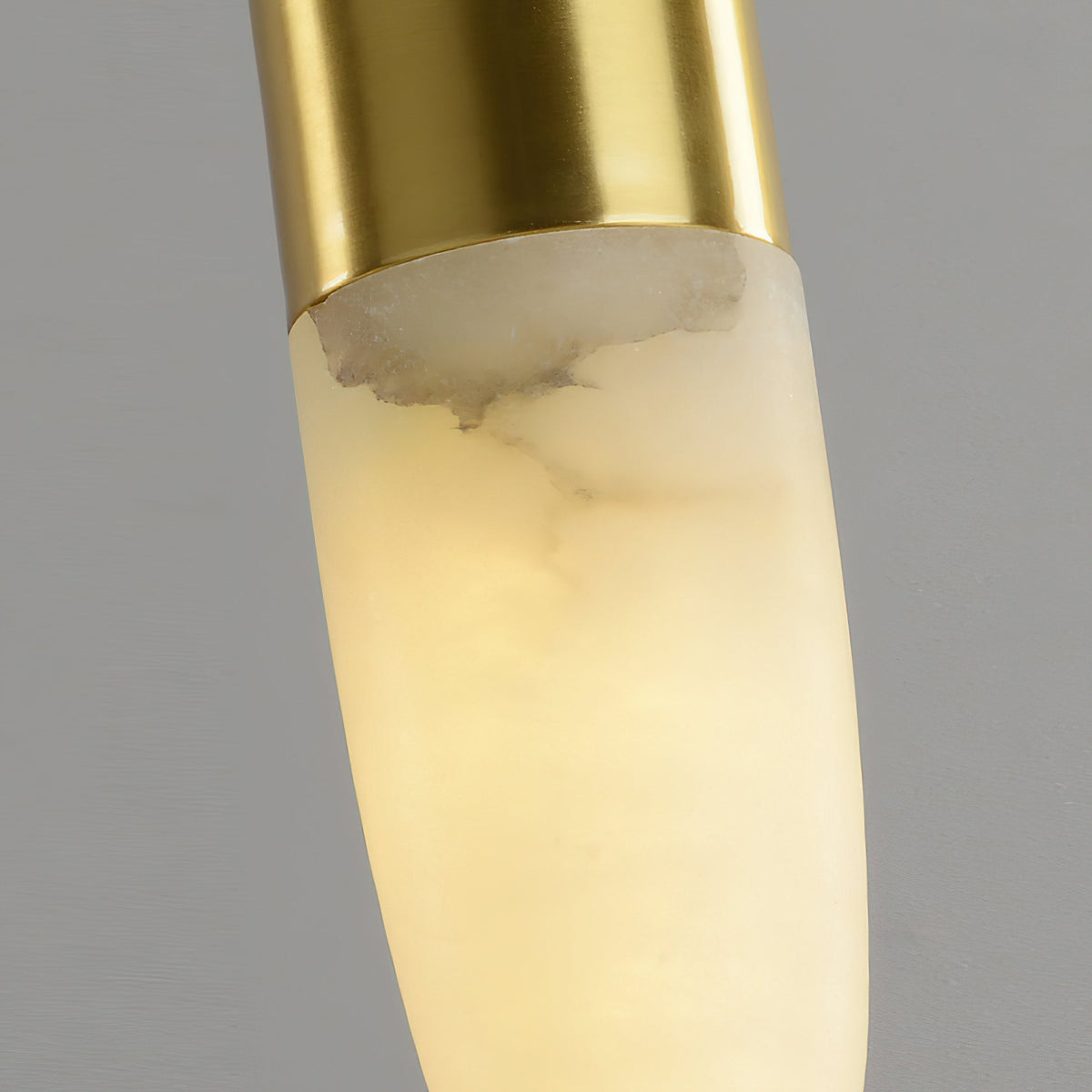 Himinuvye minimalistisk messing-pendellampe i alabaster