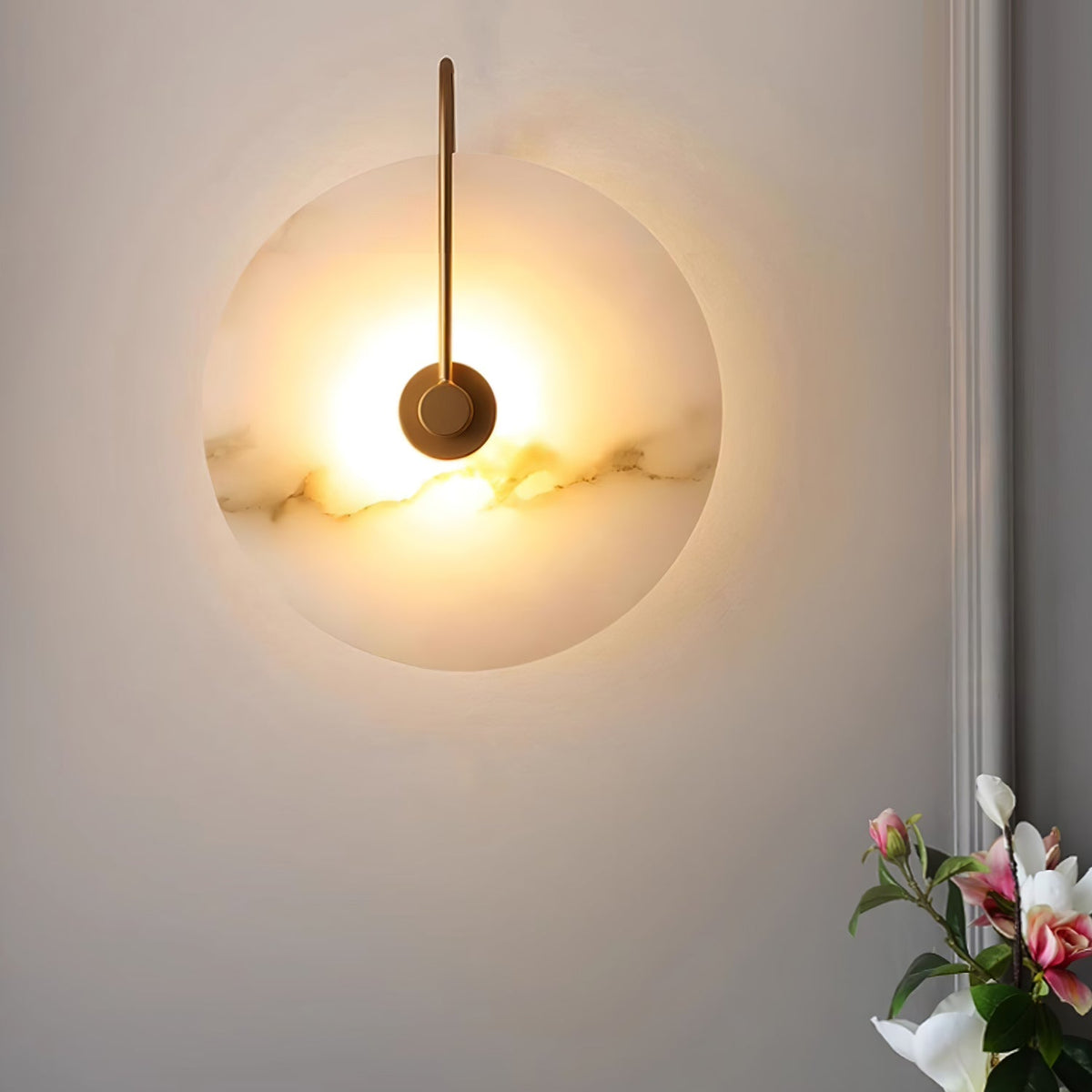 Kristy rund ikonisk cirkelformad LED-vägglampa i alabaster