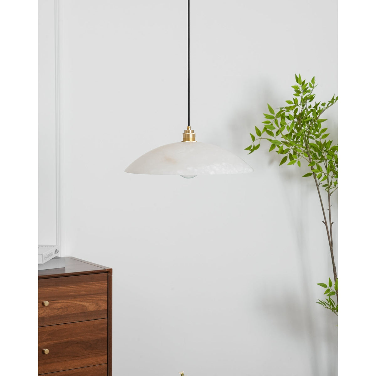 Ezriel pendellampa i alabaster