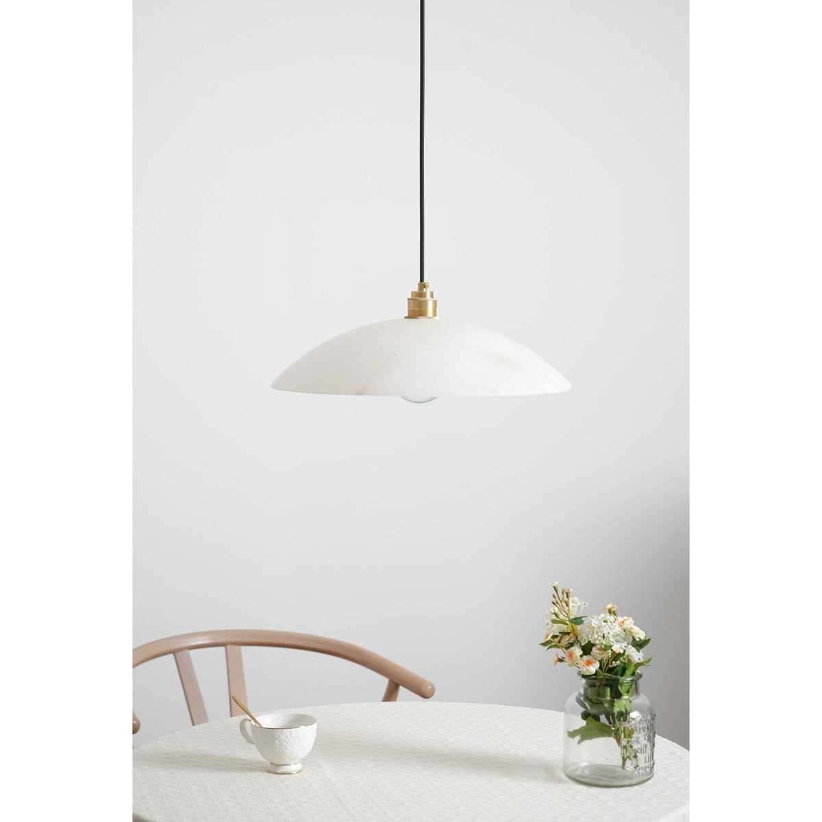 Ezriel pendellampa i alabaster