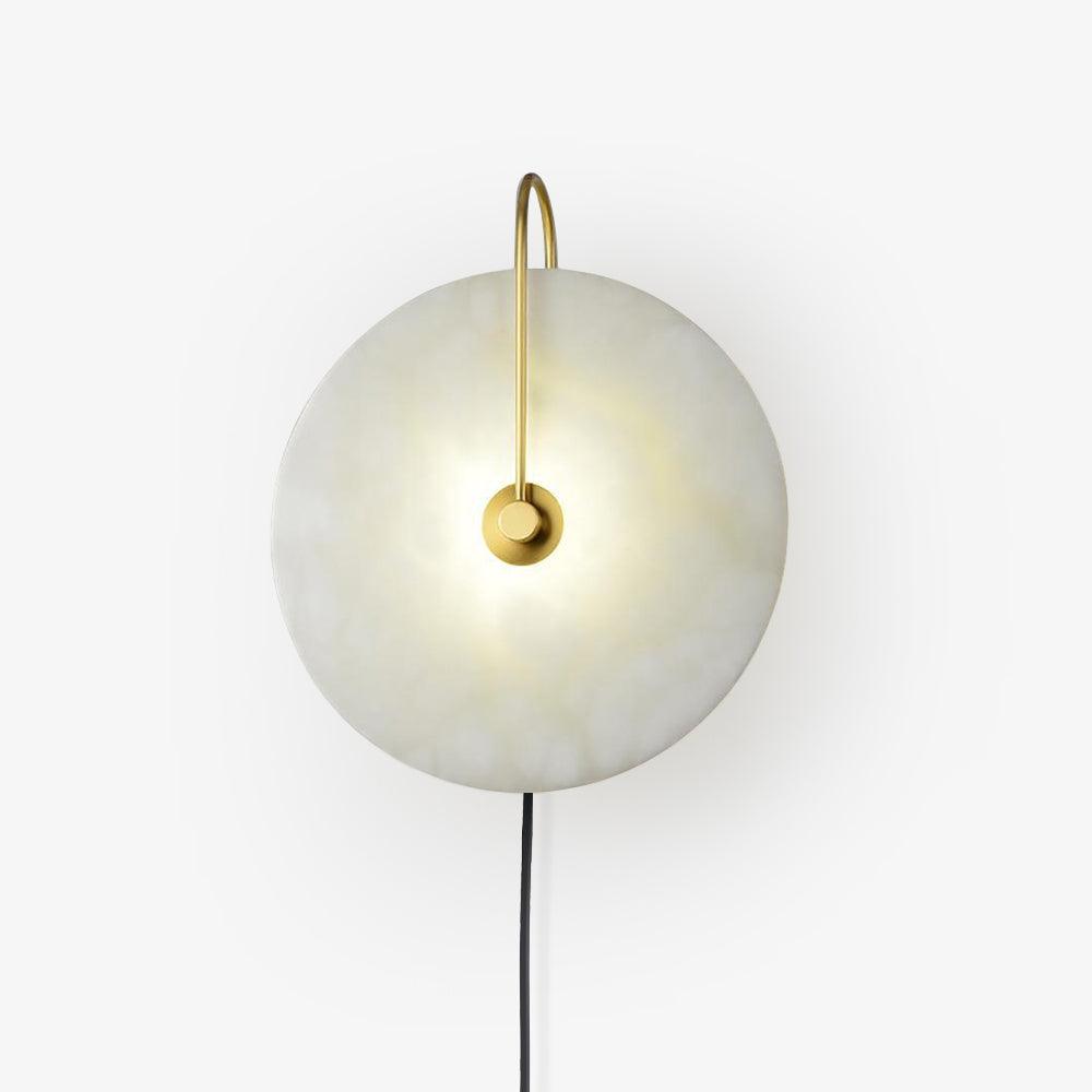 Albeaine globformad vägglampa med alabaster och stickkontakt